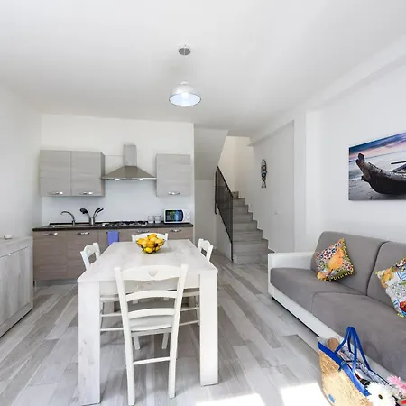 Frühstückspension Cala Azzurra And Holidays House 4*