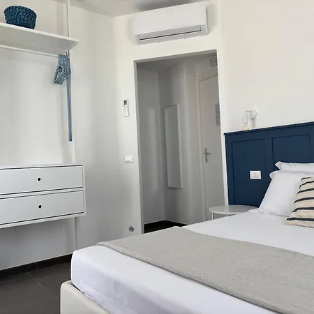 Frühstückspension Cala Azzurra And Holidays House Macari